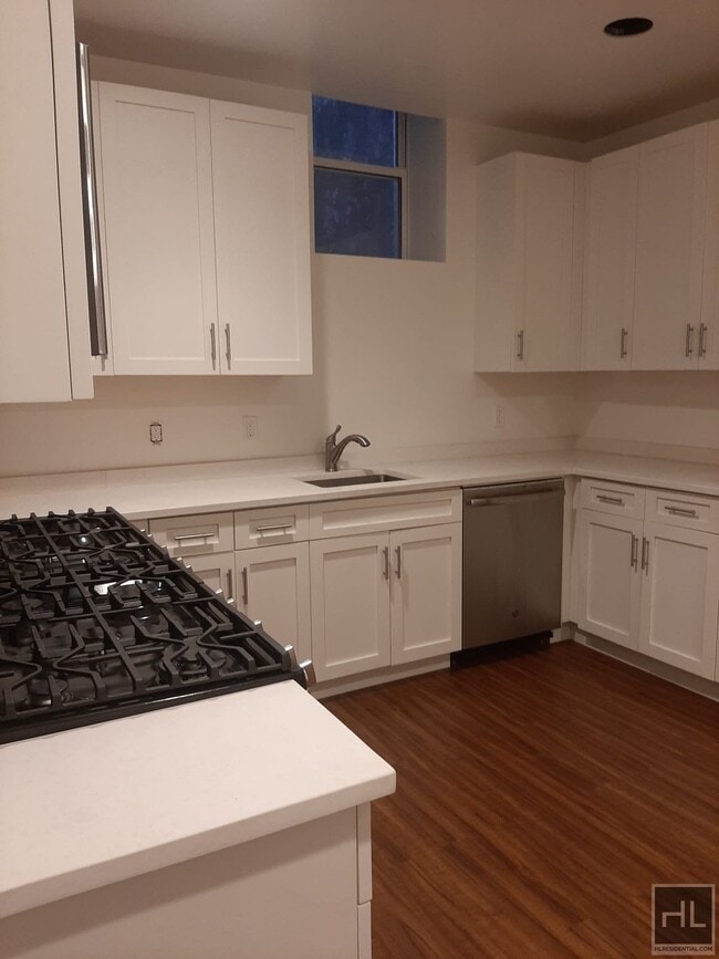 Photo - GRAND CENTRAL PARKWAY Unit 5J