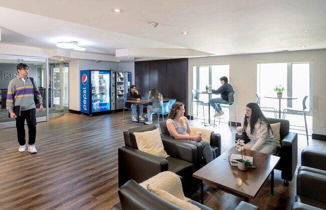Common Lounge - King Street Towers - Student Living