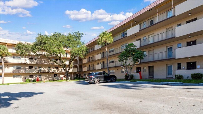 Building Photo - 6301 N Falls Cir Dr Unit 206 Rental
