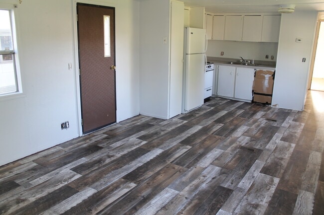 Kitchen/Living Room - 108 E Cherry St Unidad Lot #3