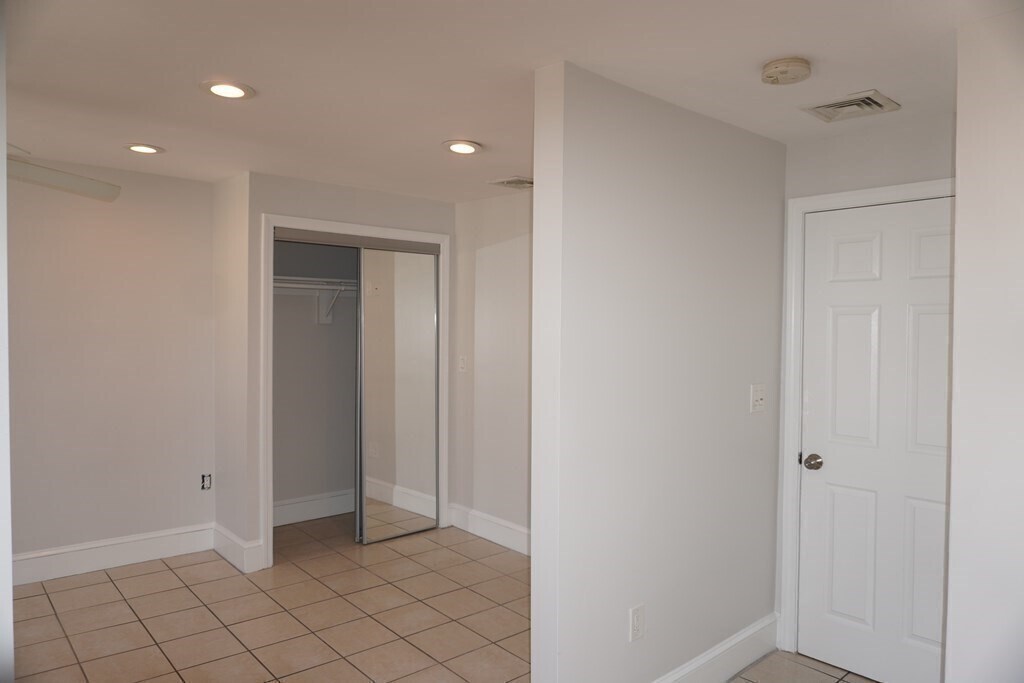 Photo - 252 Maverick St Unit 3