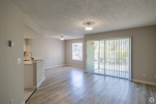 2 habitaciones, 2 baños, 1065 pies cuadrados, sala de estar - Briar Landings