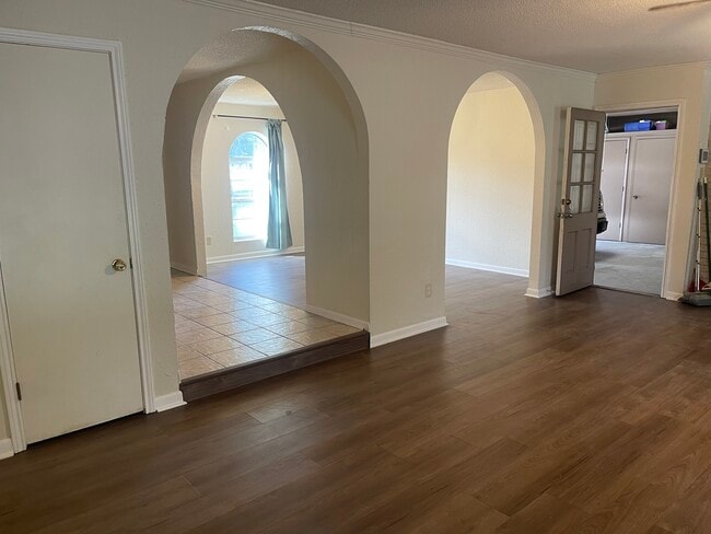 Photo - 604 Kees Cir