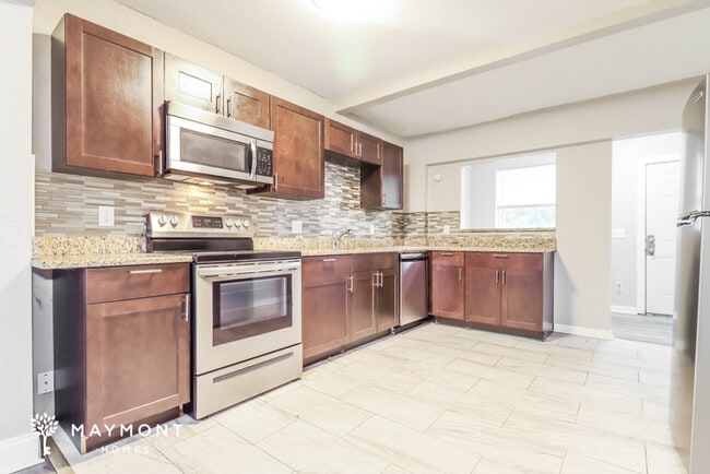 Photo - 1161 Russell St