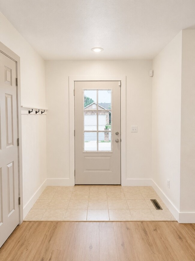 Photo - 991 Glen Oaks Dr