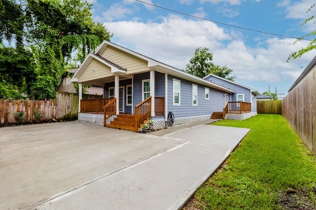 Photo - 110 Amundsen St