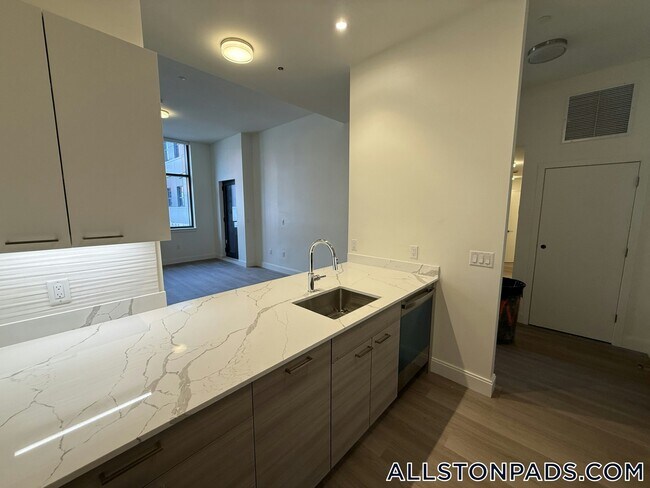 Photo - 1079 Commonwealth Ave Unidad 239