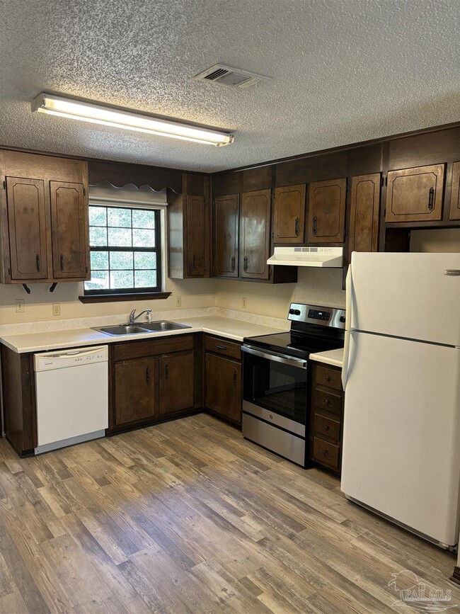 Photo - 5682 Crestwood Dr