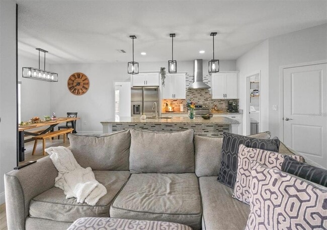 Photo - 817 Desmoines Pl