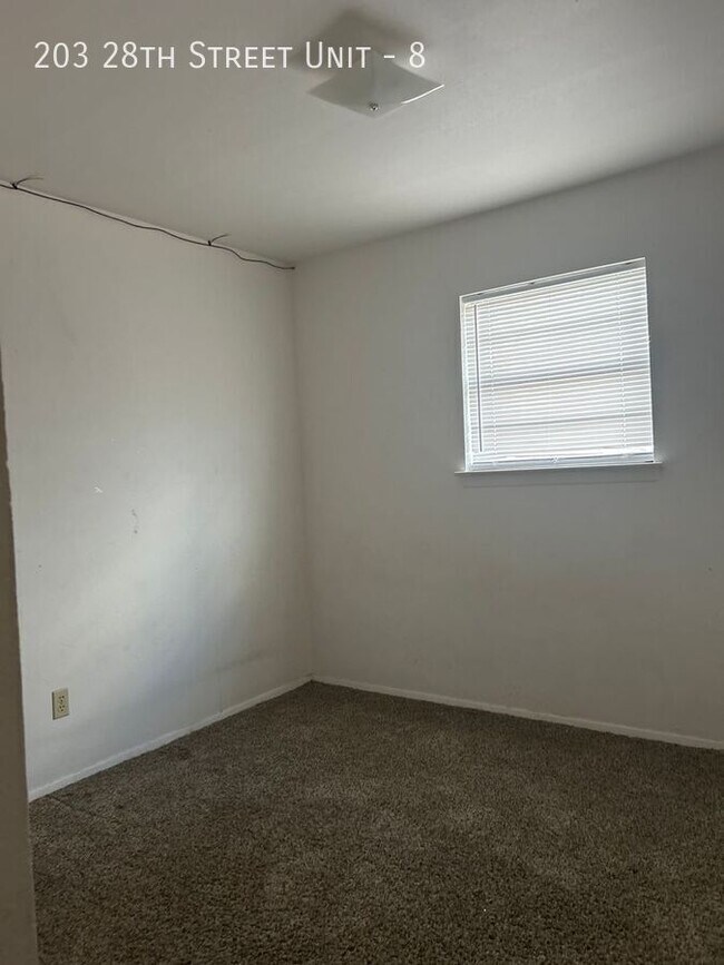 Photo - 203 28th St Unit 8