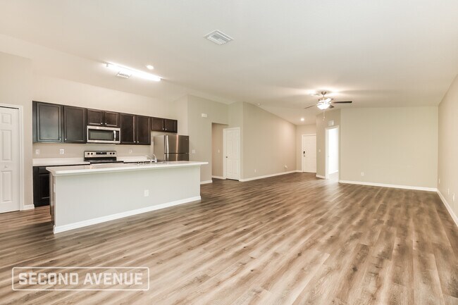 Photo - 494 Hoffer St