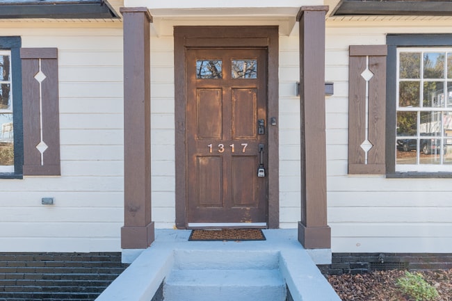 Photo - 1317 W 4th St