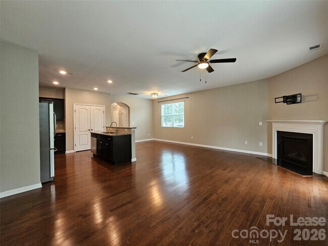Photo - 3233 Yarmouth Ln