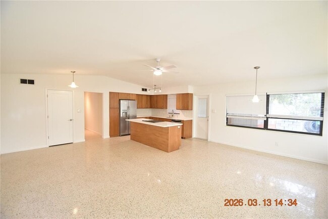 Photo - 528 Suwanee Cir