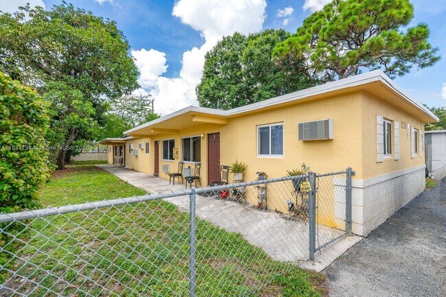 Photo - 1124 NW 2nd St Apartment Unit 2