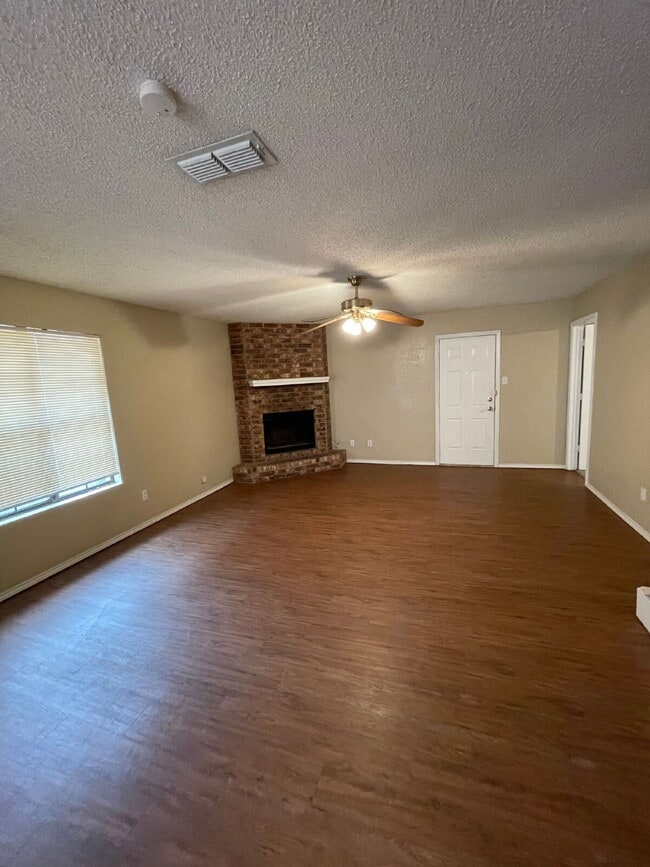 Photo - Two Story Home With A Large Backyard Located In Shadow Hills!