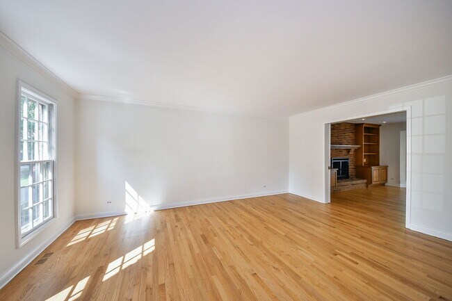 Photo - 825 Biltmore Ct