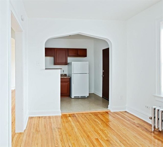 Photo - 10201 S St Lawrence Ave