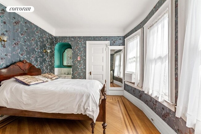 Photo - 257 E 19th St