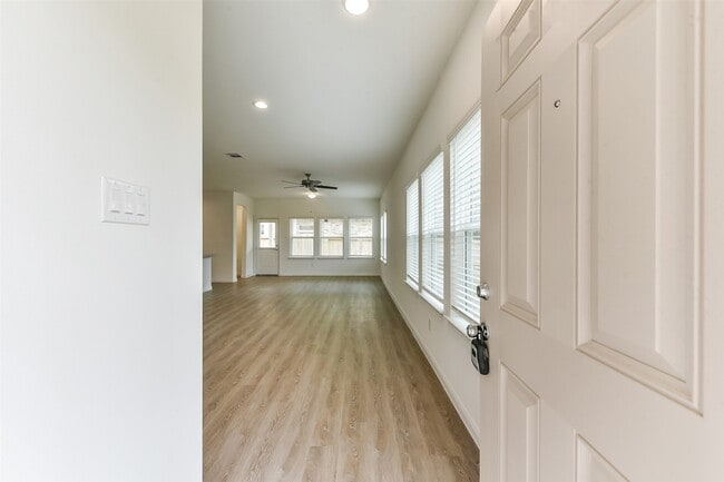 Photo - 3906 Sugardale St