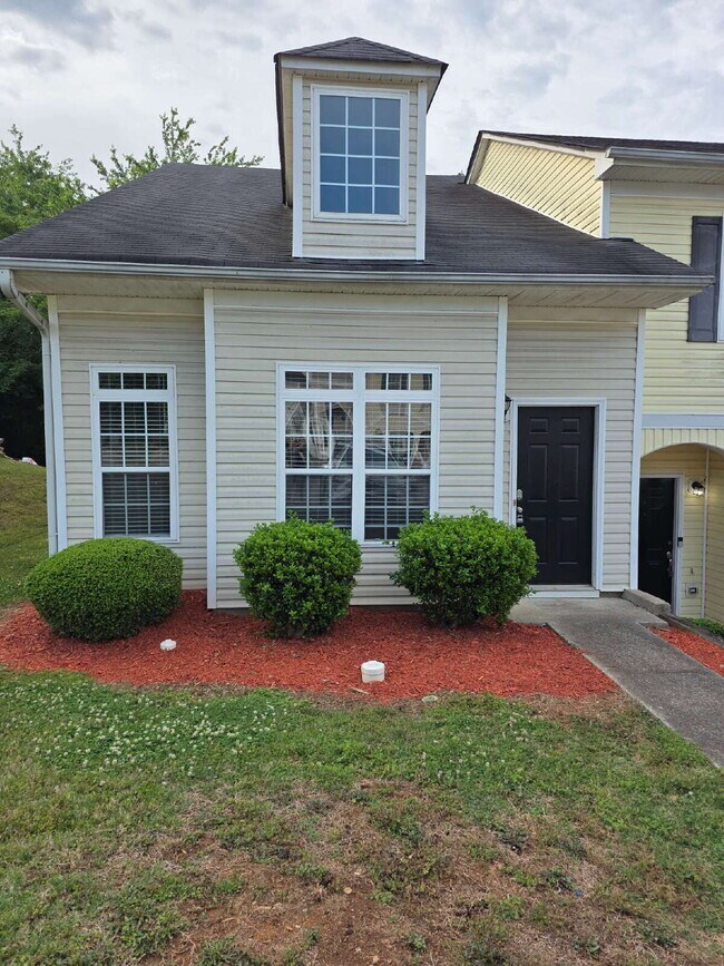Photo - 2/2 Townhome close to shopping and dining
