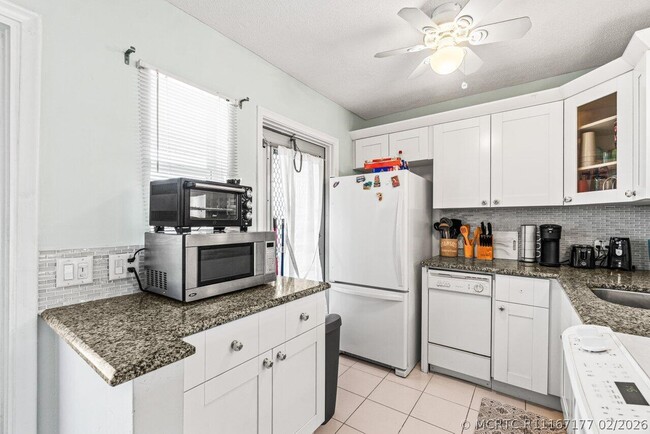 2121 NE 1st Ct Unit 202