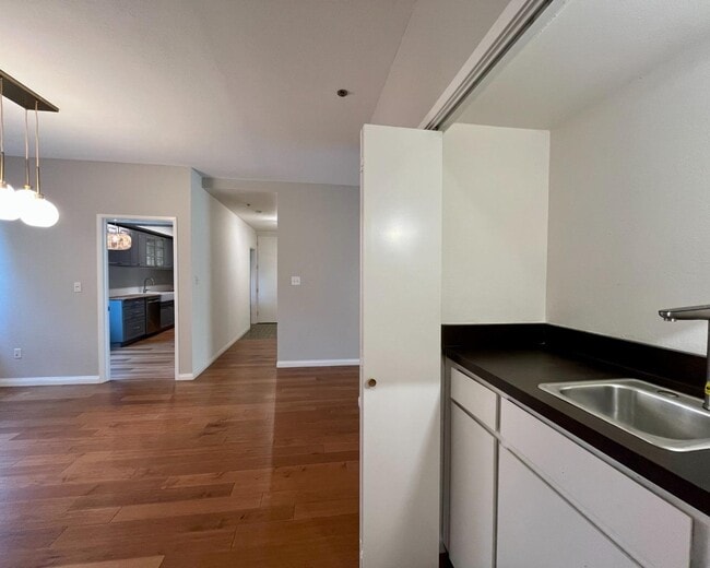 Photo - 525 Almer Rd