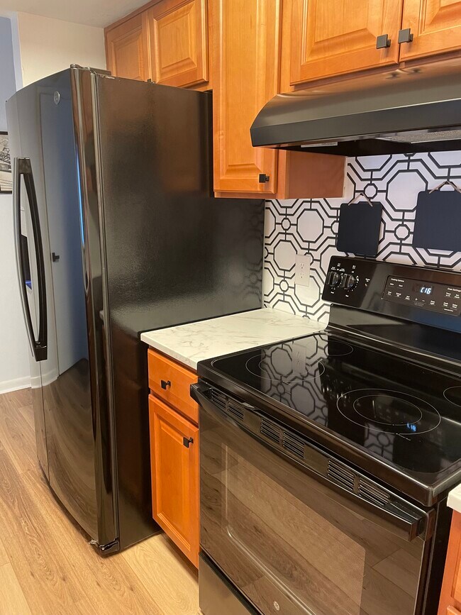 Photo - 3826 Staffordshire Ln