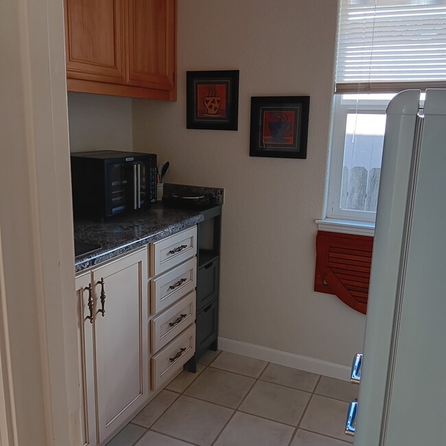 Kitchen - 418 Riesling St Unit 418A