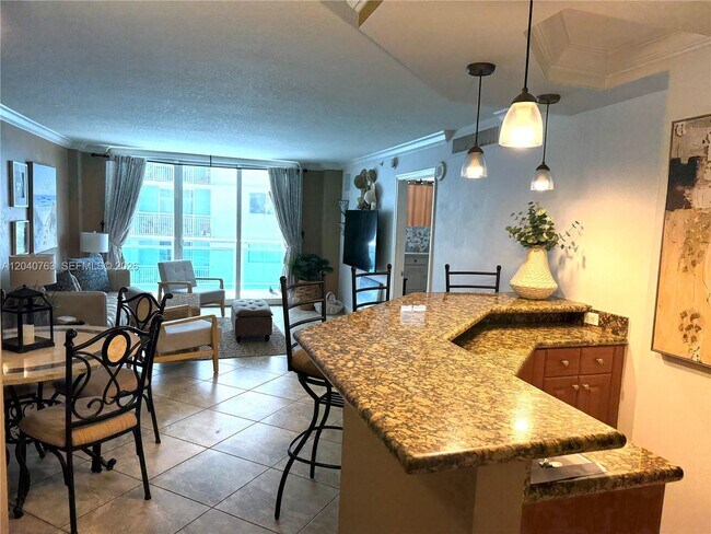 6917 Collins Ave Unidad 506