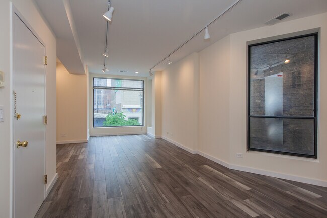 Photo - 2336 N Clark St Unit Apt 2