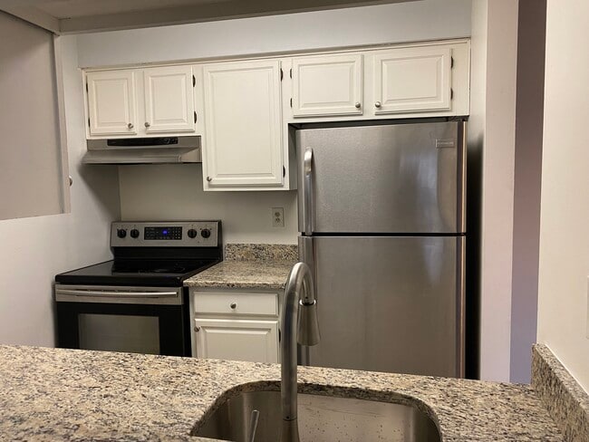 Building Photo - 1208 Ravens Crest Dr Unit 1208