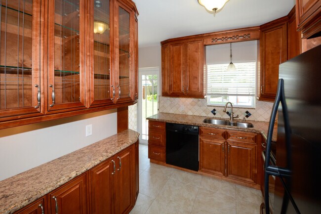 Photo - READY FOR A NEW TENANT - EXCELLENT PRIVATE...