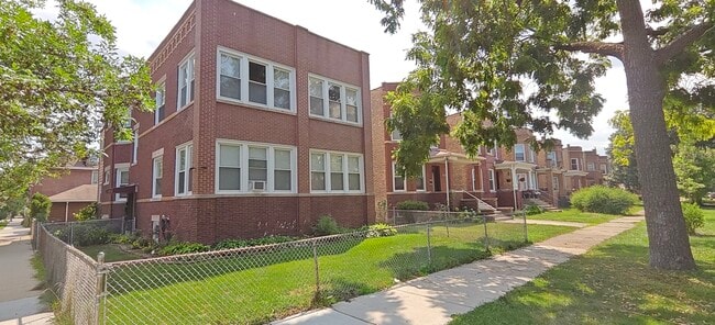Photo - 4222 N Laramie Ave Unit 2