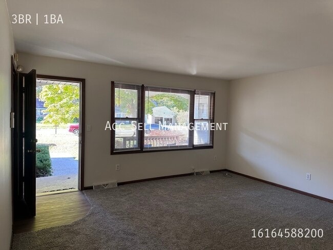 Photo - 5798 Christie Ave SE