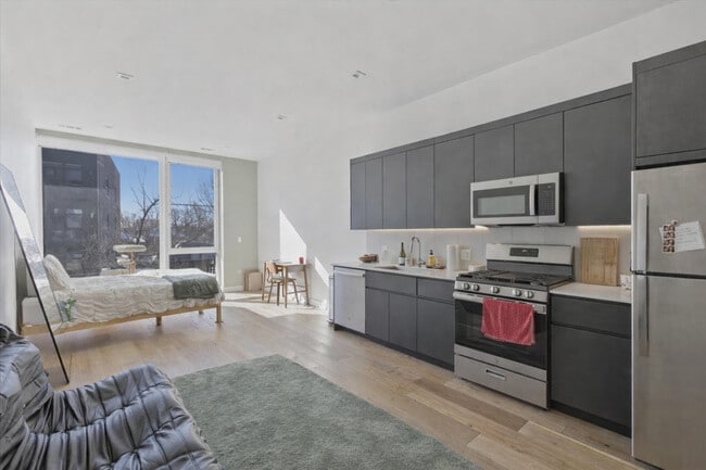 Photo - 4513 N Clark St