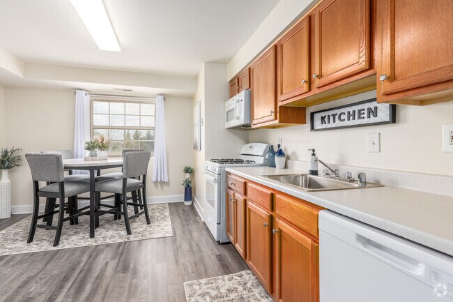 2BR, 1BA - 894SF - Kitchen - Security Park Apartments