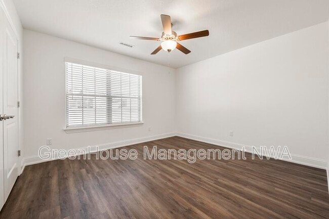 Photo - 710 W Jillian St