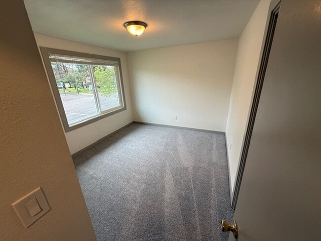 Photo - 3bed/1.5bath $500 signing bonus if lease signed by April 31st, 2026