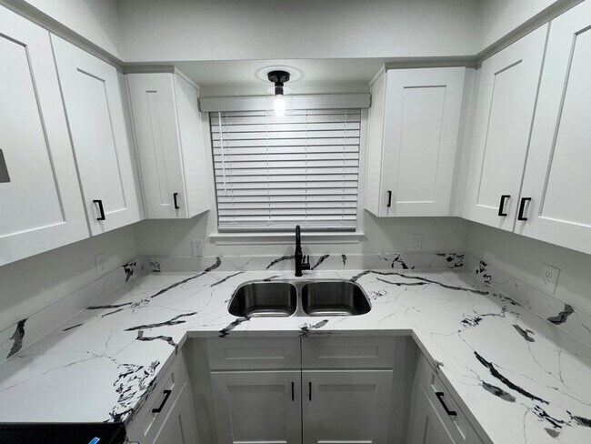 Photo - 2118 N Glenn Ave Unidad 2130 N. Glenn Ave