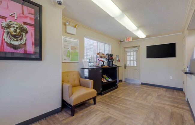 Furnished Studio-Washington, D.C. - Fairfax - Fair Oaks
