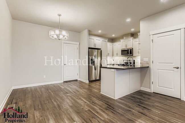 Photo - Beautiful Townhome with an Attached Garage in South East Hillsboro!