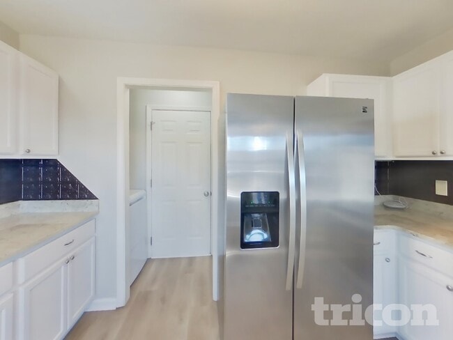 Photo - 362 Park Ct N