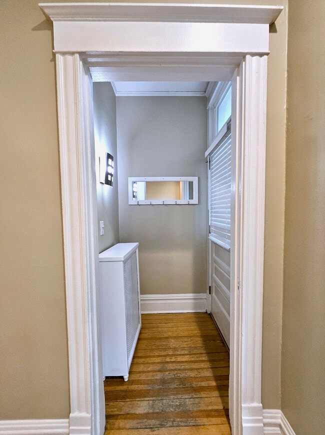 Photo - 3722 N Bosworth Ave Unit 1F