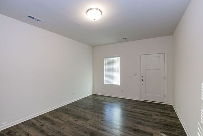 Photo - BEAUTIFUL 3BD/2.5BTH Townhome - Belmont - JULY MOVE IN