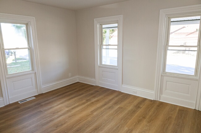 Photo - 69 Mechanic St