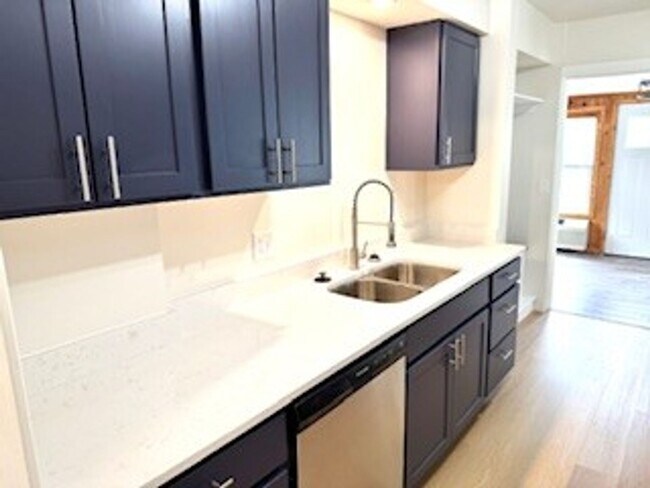 Photo - 705 W Olin Ave Unidad #1