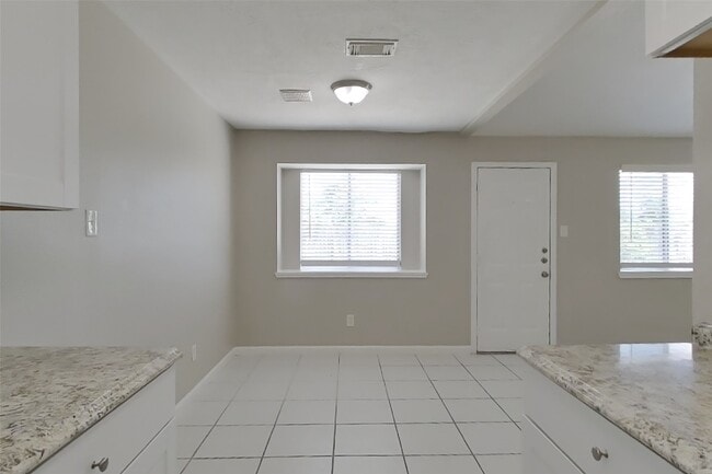 3446 Edgecreek Dr