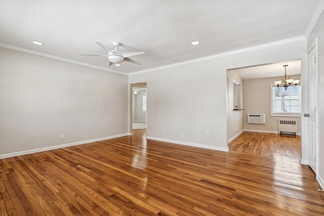 Photo - 6A W Roselle Ave