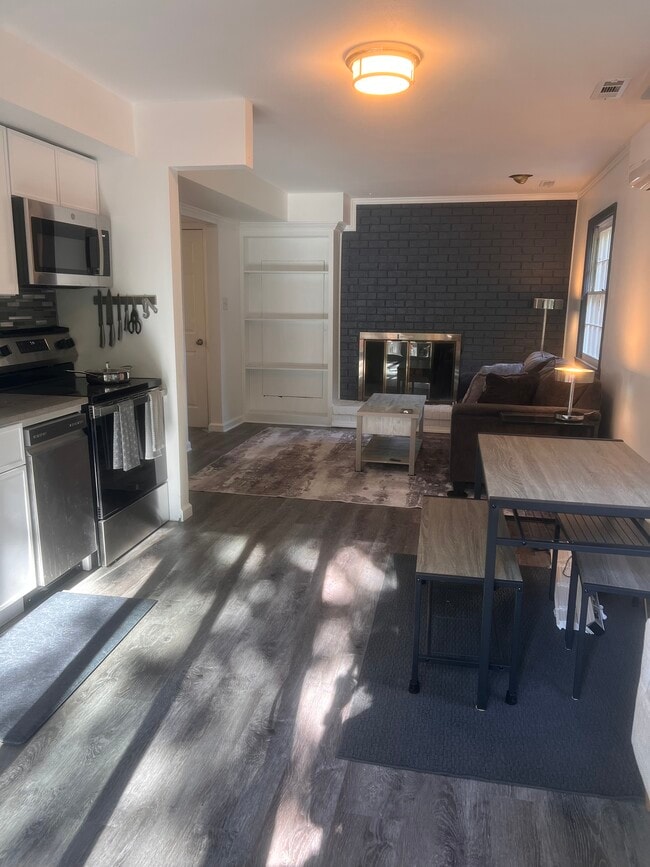 Sunny and clean space - 1547 Fountain Ridge Rd Unit 2